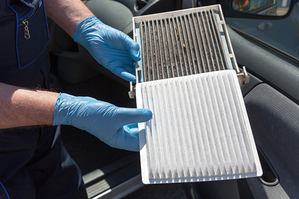 How To Know If Your Cabin Air Filter Is Clogged With Dust, Pollen, and Road Debris
